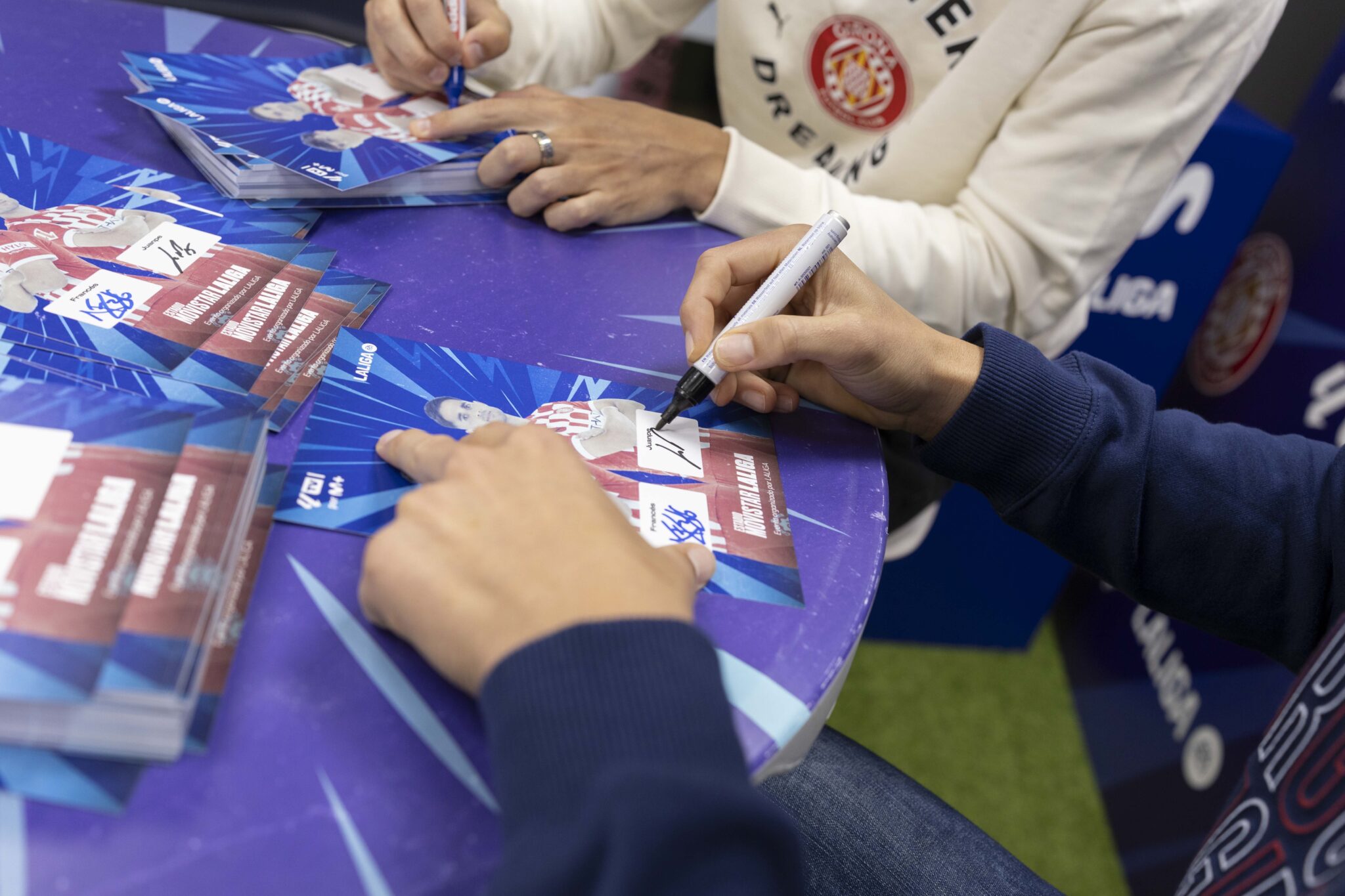 20241113 Acto de firmas de jugadores del GIRONA FC Juampe y Frances