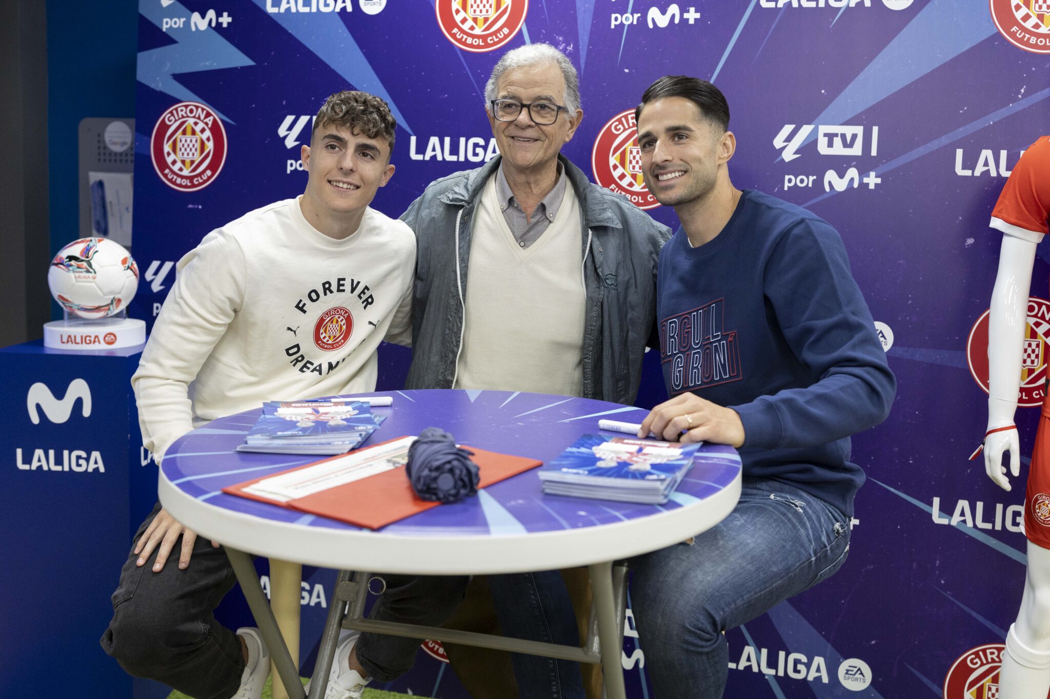 20241113 Acto de firmas de jugadores del GIRONA FC Juampe y Frances