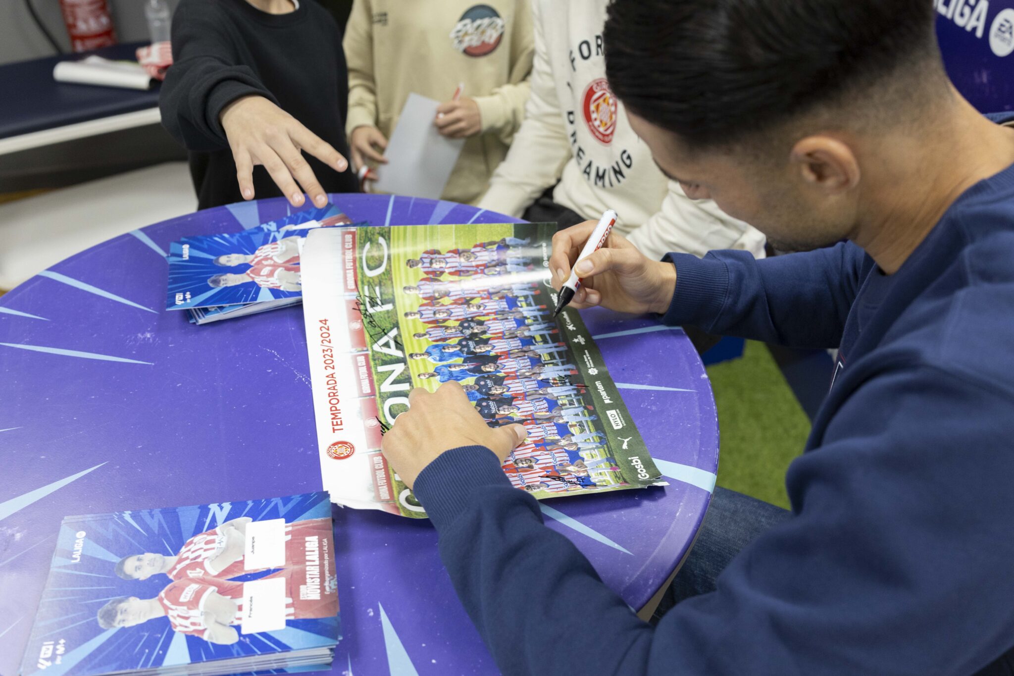 20241113 Acto de firmas de jugadores del GIRONA FC Juampe y Frances